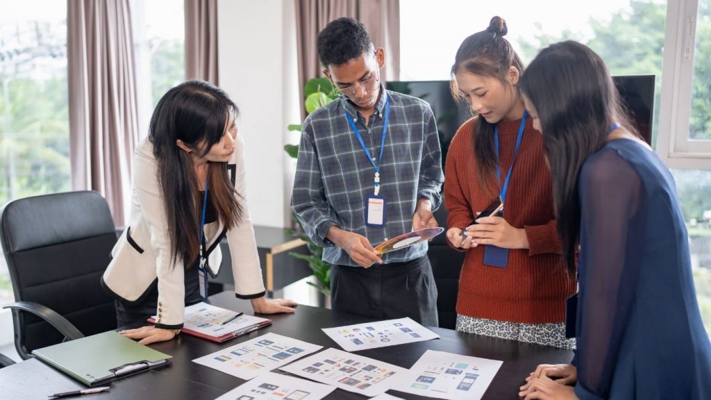 Làm việc với nhóm/công ty thiết kế app