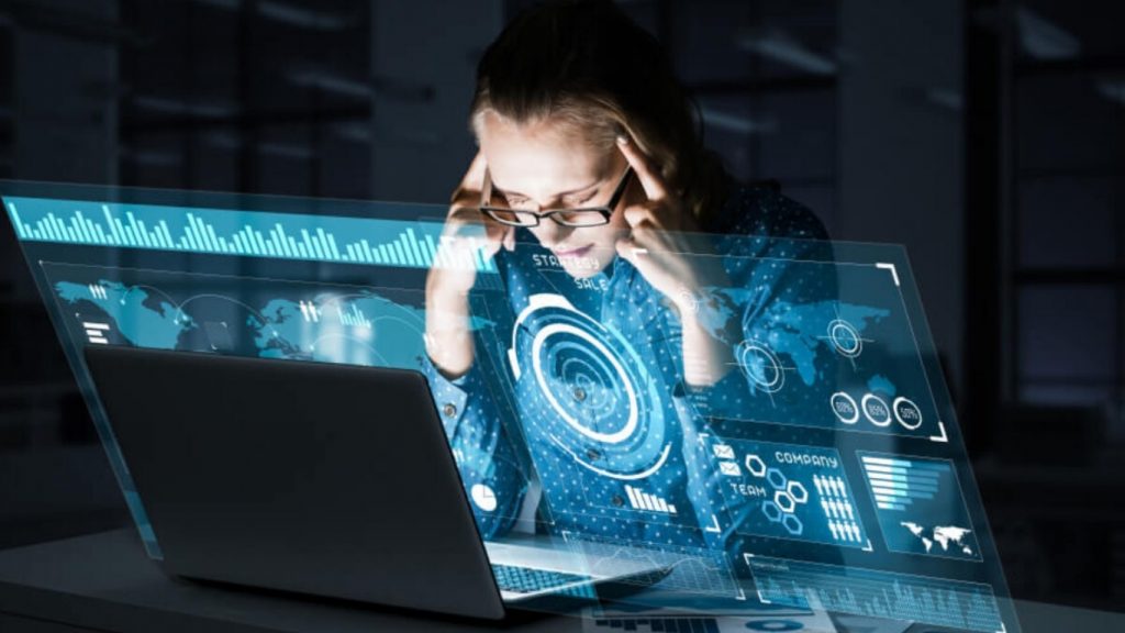 Challenges and risks of developing custom software