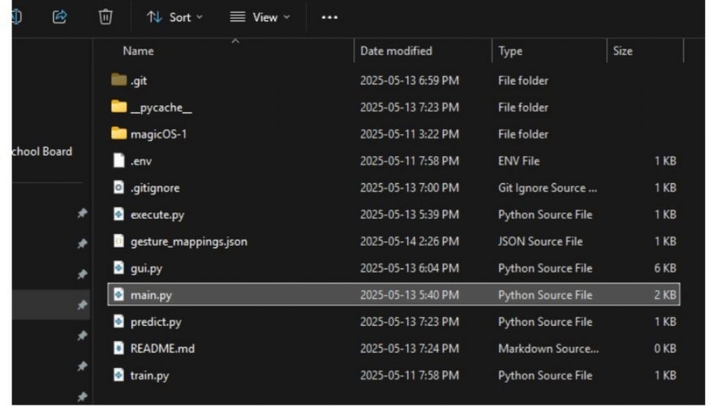 Tạo một file có tên main.py và mở nó bằng trình chỉnh sửa code.