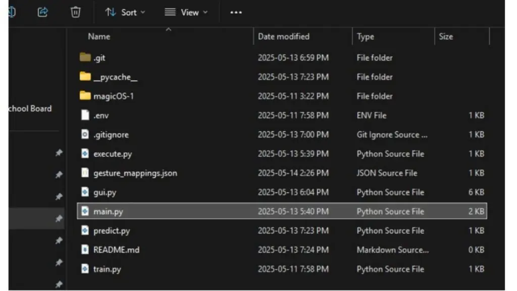 Tạo một file có tên main.py và mở nó bằng trình chỉnh sửa code. 